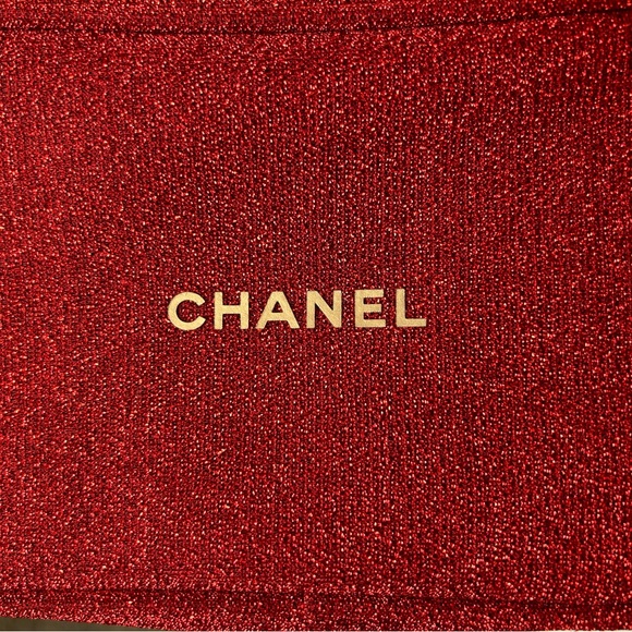 COPY - Chanel red makeup bag - Picture 5 of 6